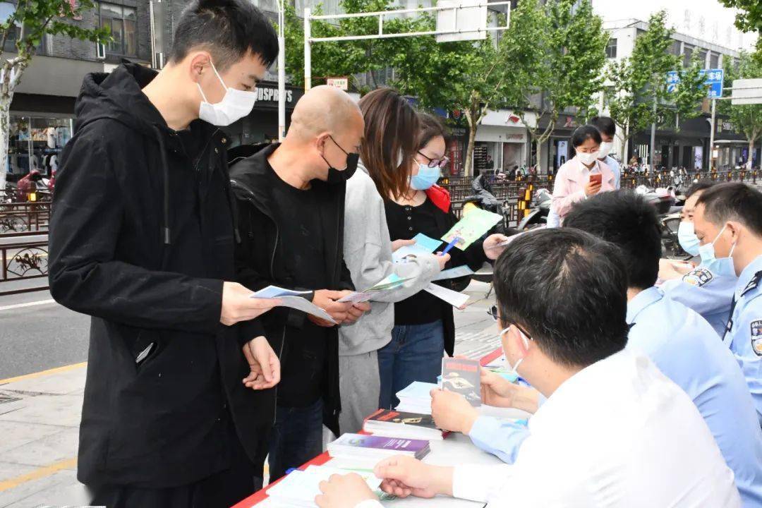 今年的5月15日是第十三个全国公安机关打击和防范经济犯罪宣传日,当天
