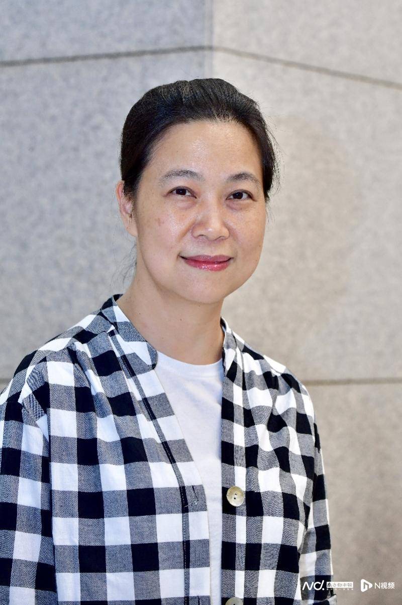 三姊妹中,韦潞的"画魂"最早觉醒,两岁就开始用纸笔