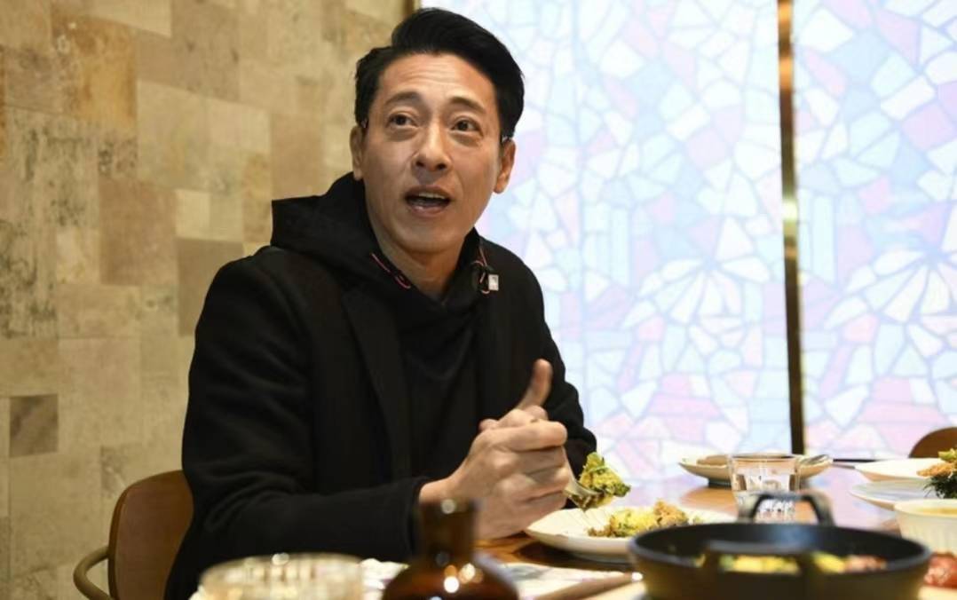56岁香港知名男星近况曝光,坚持吃素20年状态极佳_吕颂贤_作品_时候