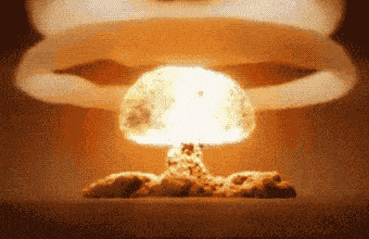 大炮的威力,炮弹瞬间穿过无数的钢板,威力实在巨大.