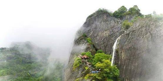 武夷山是三教名山,自秦汉以来,武夷山就为羽流禅家栖息之地,留下了不