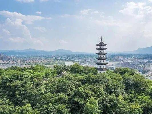 还有着五泄风景区的自然风光诸暨地处杭州以南,处于江浙沪腹地,一脚