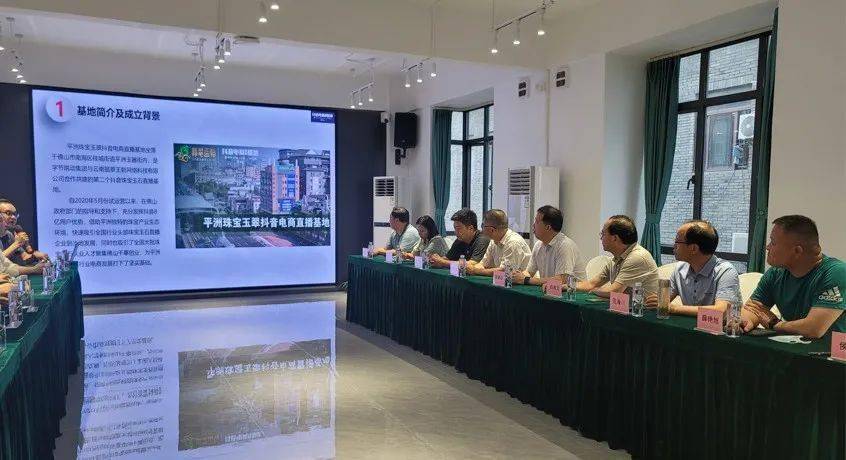 晁陂镇等相关县直单位和相关乡镇组成的玉文化产业考察团赶赴广东玉