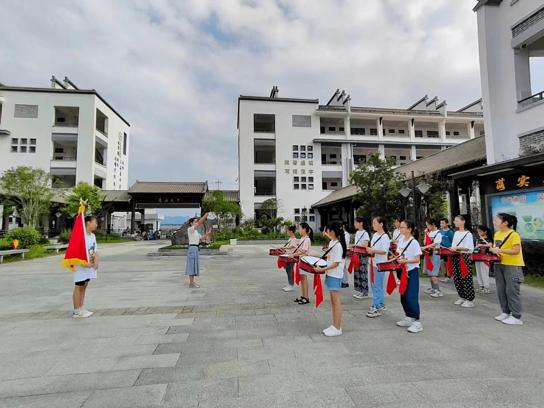 黄晓鸣歙州学校大队辅导员副总教练雷晨燕郑村中心学校大队辅导员成