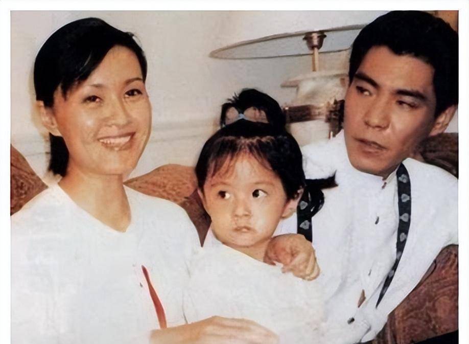 他们也逐渐发展成了恋人关系,最终屠洪刚将岳悦娶回了家