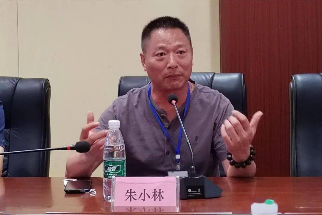 长,湖南省教科院美术教研员朱小林充分肯定了在平江县教育局领导下