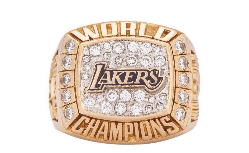 Kobe Bryant 「NBA 冠军指环」20万美元售出：14K金+钻石制成