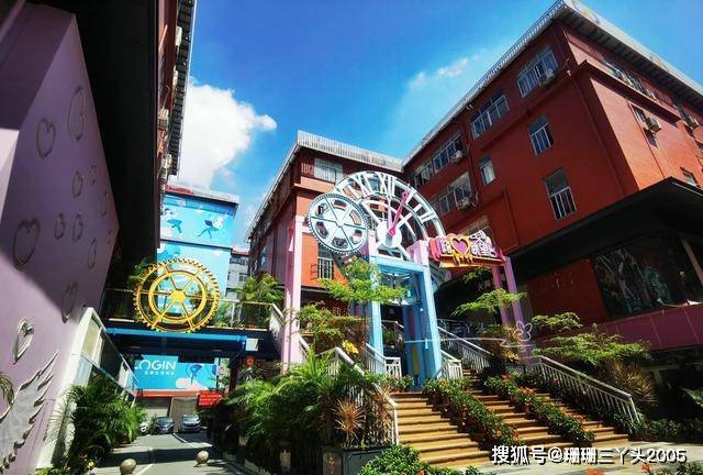 在广州白云山脚，用集装箱搭建大片色彩绚丽的建筑，拍照真好看！