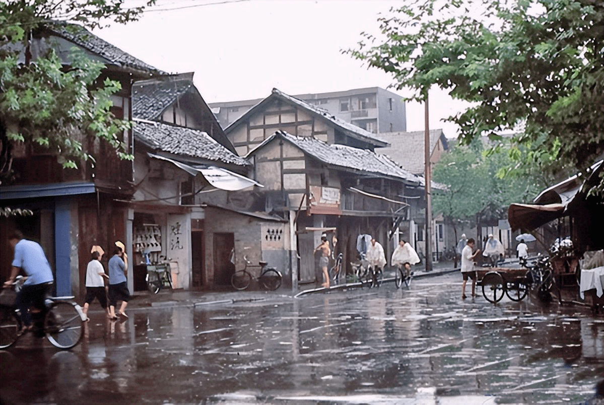 今天凌晨成都的一场及时雨，让多少人比过年还兴奋