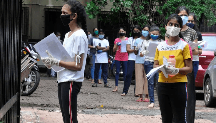 印度考试强迫女考生脱内衣引愤怒 官方：安排受影响学生重考
