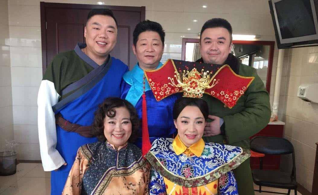 其实从这几张照片来看,戴春荣老师和郝杰老师在颜值方面都非常突出,也