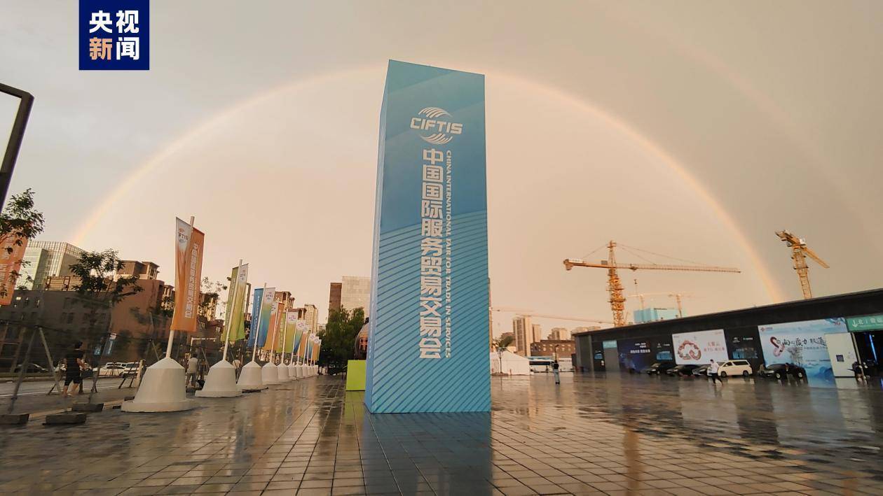 太好看了！北京雨后现巨大双彩虹