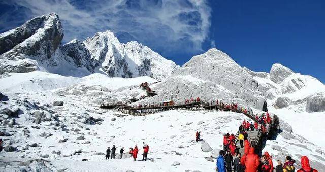 珠峰已被人类征服7646次，玉龙雪山至今无人登顶？想登顶玉龙雪山难于上青天！