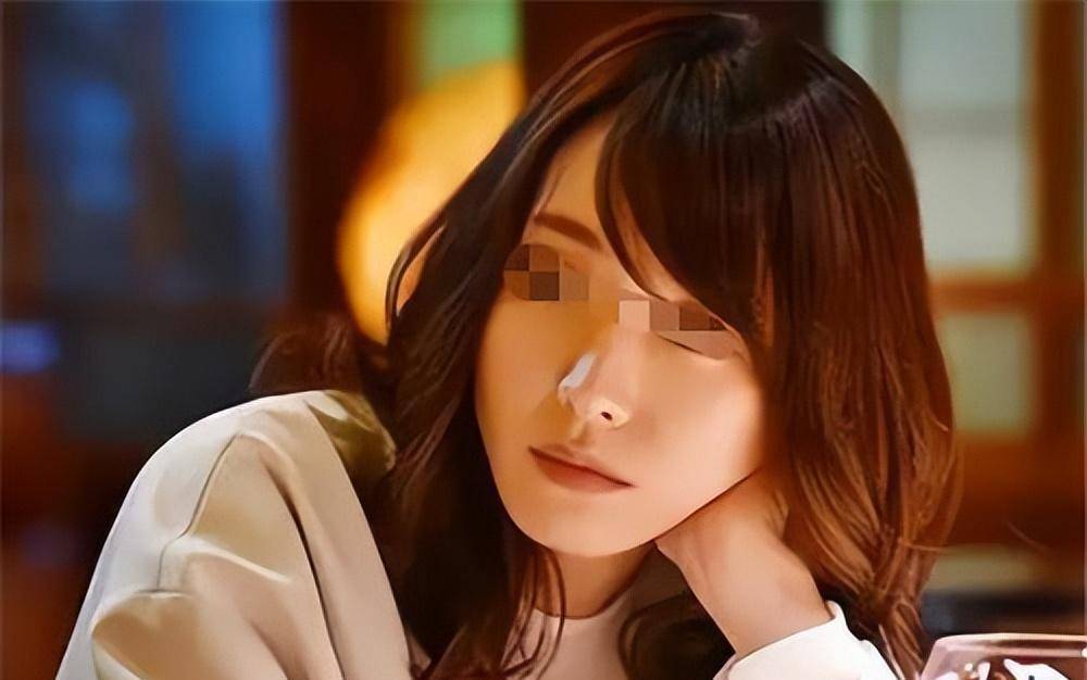 米乐M6 M6米乐案例 女子穿瑜伽裤夜跑丈夫发现裤子出现端倪将妻子手指砍断(图1)