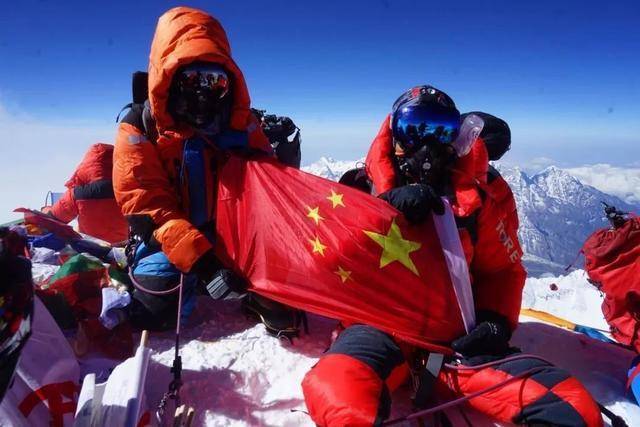 珠峰它是地球上最大的“露天坟场”绝不过分数据显示珠峰的登顶死亡率为8%左右