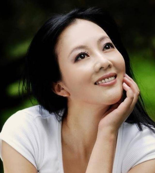 但显然抛弃梁丽后,前夫的生活并不完美.
