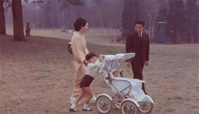 美智子皇后拒绝合葬：我和明仁天皇米乐M6 M6米乐没爱情只有子宫被需要(图6)