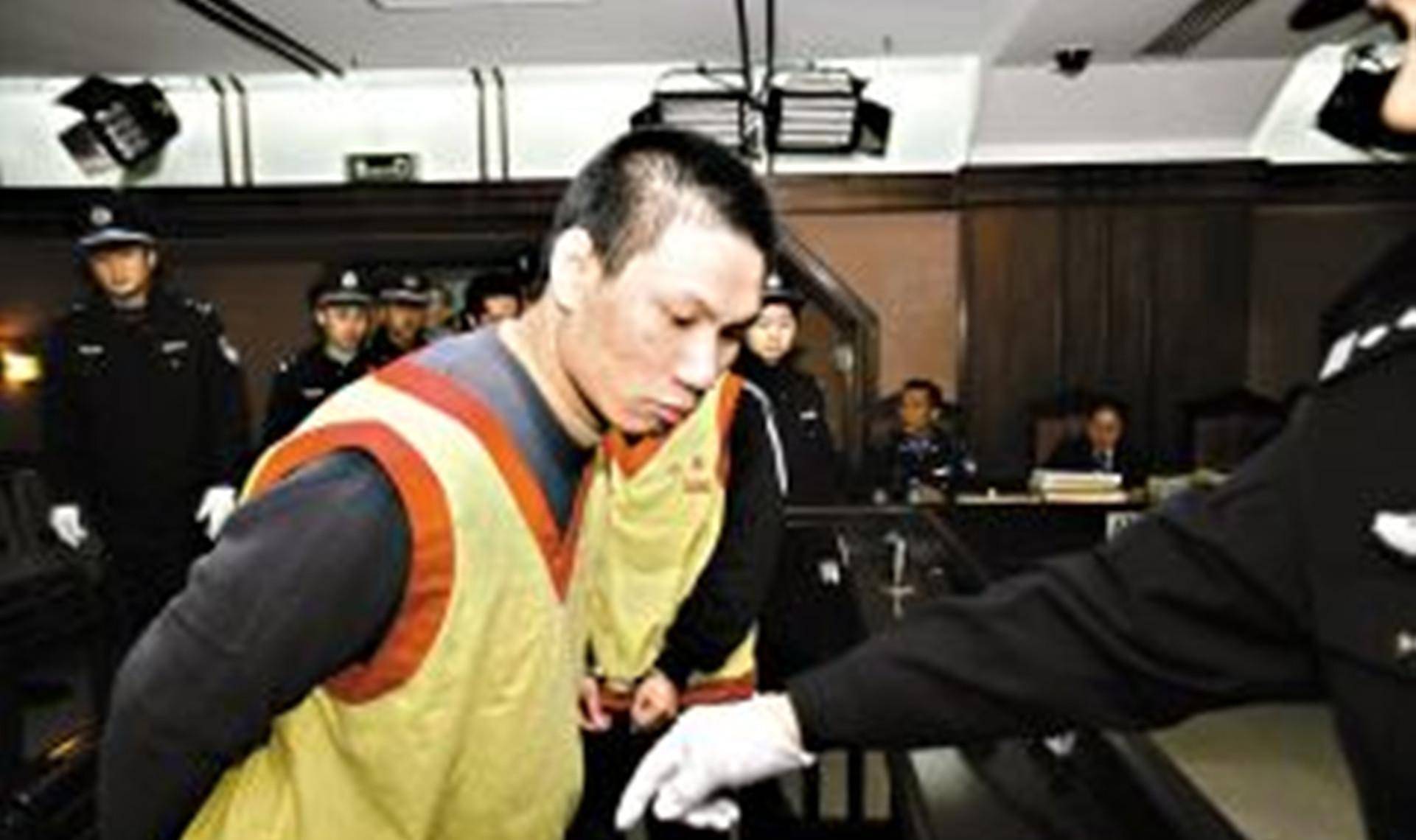 2007年,黑帮女首领龚谋敏被捕,塑料模具厂却造出真枪,结局如何_龚南敏