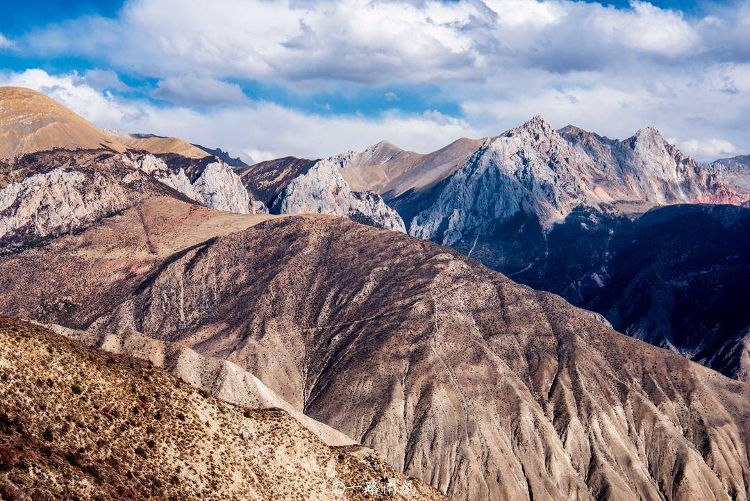 西藏奇观怒江72拐，有人在4618米赞美风景，有人却一生不敢前往
