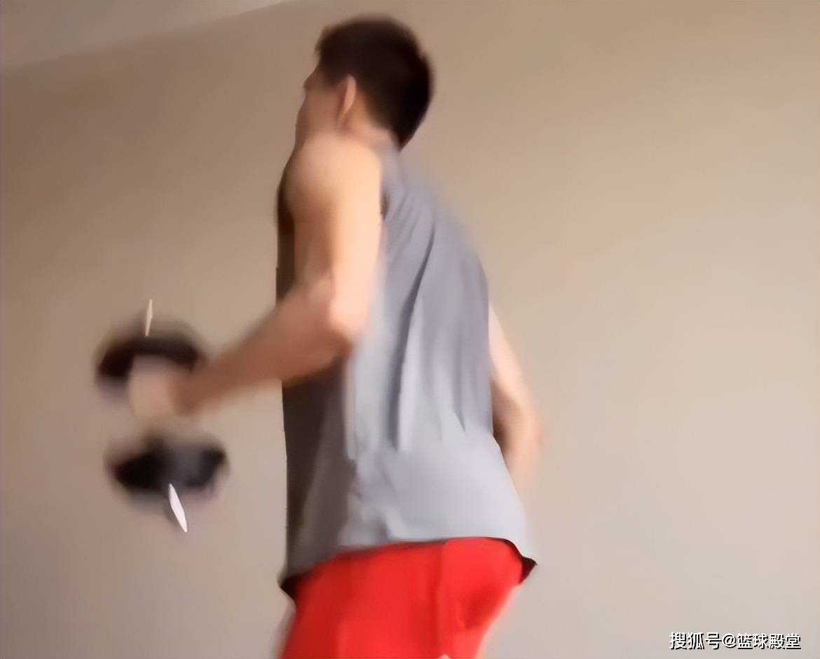 郭艾伦隔离特训！以上下肢+核心米乐M6 M6米乐为主上衣全湿但下家仍未知！(图1)