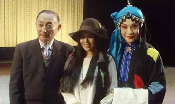 一位日本老师的故事:从动作片演员到双胞胎妈妈_中国_梅九宝_职业