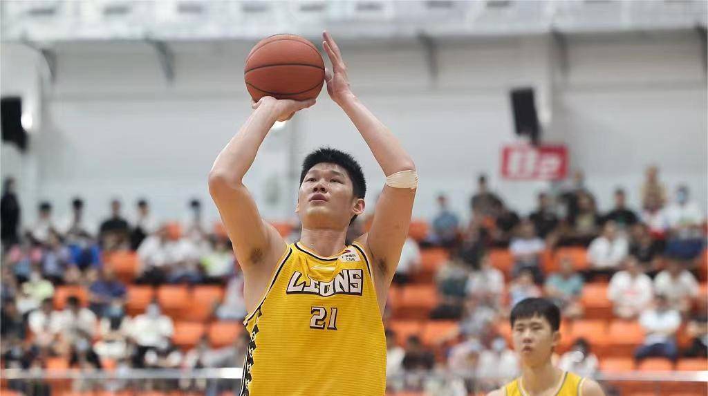cba巡回赛广厦:四大国手组成本土最强球员,外援和内线形成薄弱环节_胡