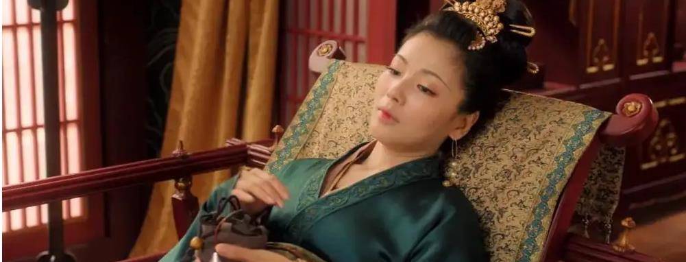 转眼到了1019年,宋真宗天禧三年起,真宗的身体日渐衰败,儿子赵祯才9岁