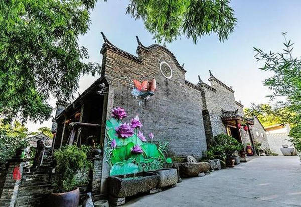 村居烟似带,瓦外水如环,来到美丽南方的青瓦房古村落,入得门来只见