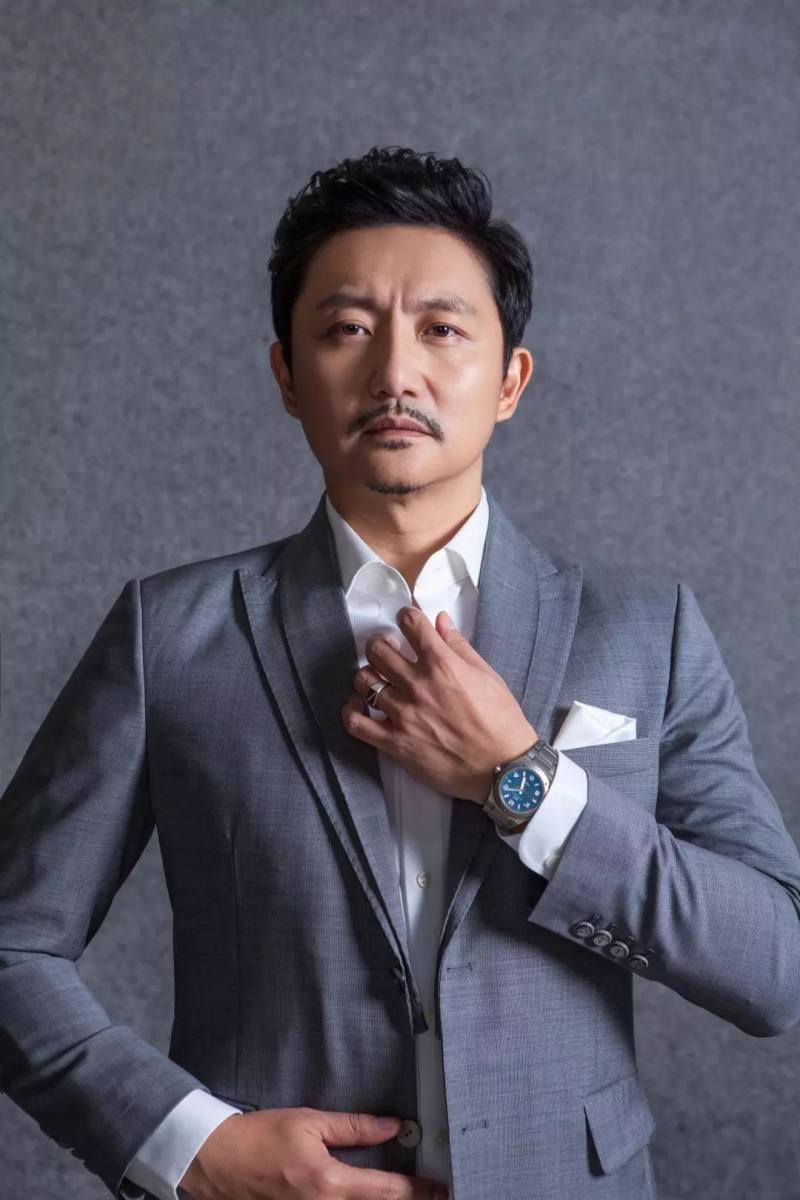 48岁的涂松岩,曾自曝被富婆追求,闪婚后将美貌妻子宠成了公主_中戏