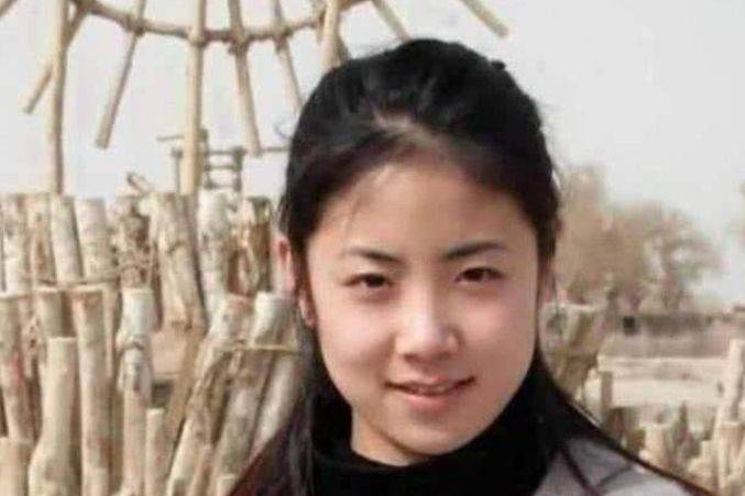 她因清纯被赵本山相中,因拒绝陪酒而惨遭封杀,如今