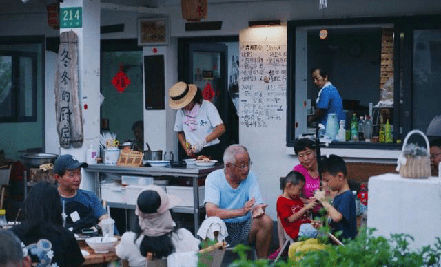 上海这座乡村今夏火出圈，每逢周末大堵车，被誉为“魔都亚马逊”