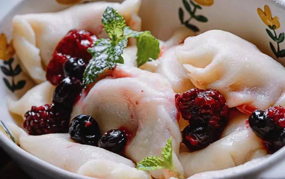 俄罗斯樱桃饺子,与其说是主食,不如说是甜品.