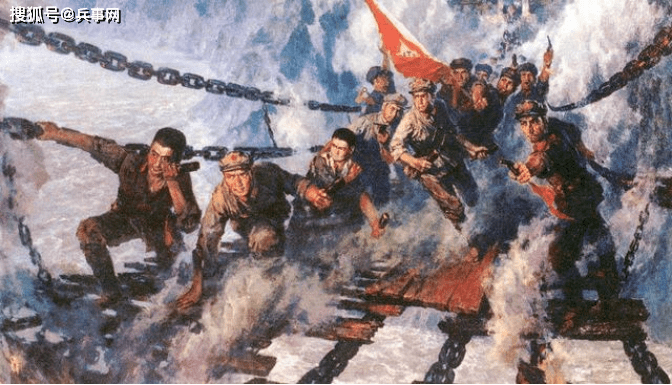 红军飞夺泸定桥，守桥川军为何没有炸断铁索，而是拆除桥上木板？