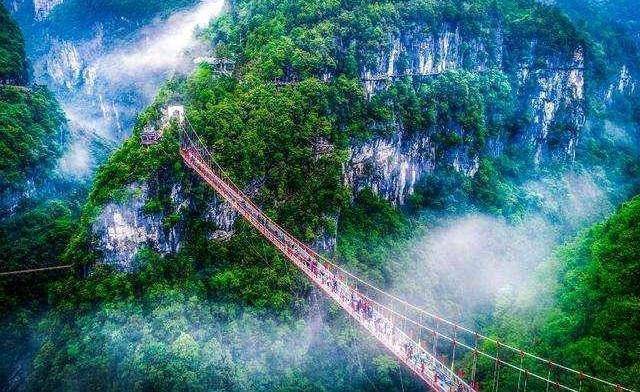 湖北恩施地心谷，北纬37度线上的避暑圣地，在满眼星光中入睡