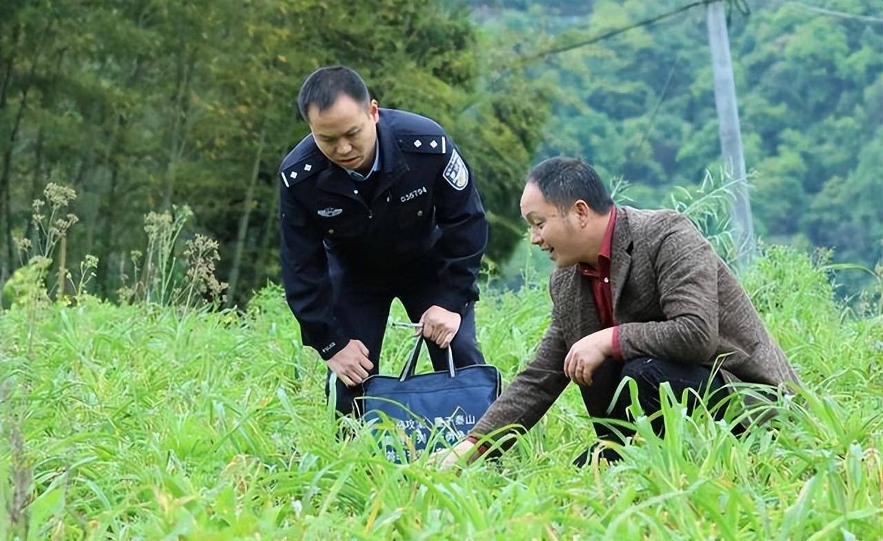 史上最坏的流浪汉,只对年轻女性下毒手,系列抢劫强