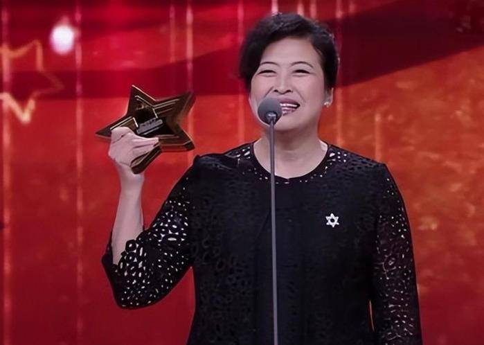 戏骨许娣:半路出家影视圈,与初恋丈夫恩爱相伴41年