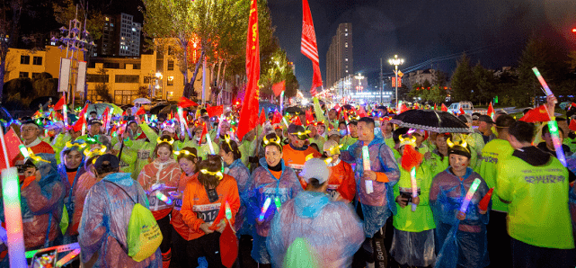 美丽白山，来一场有趣的“荧光夜跑”！