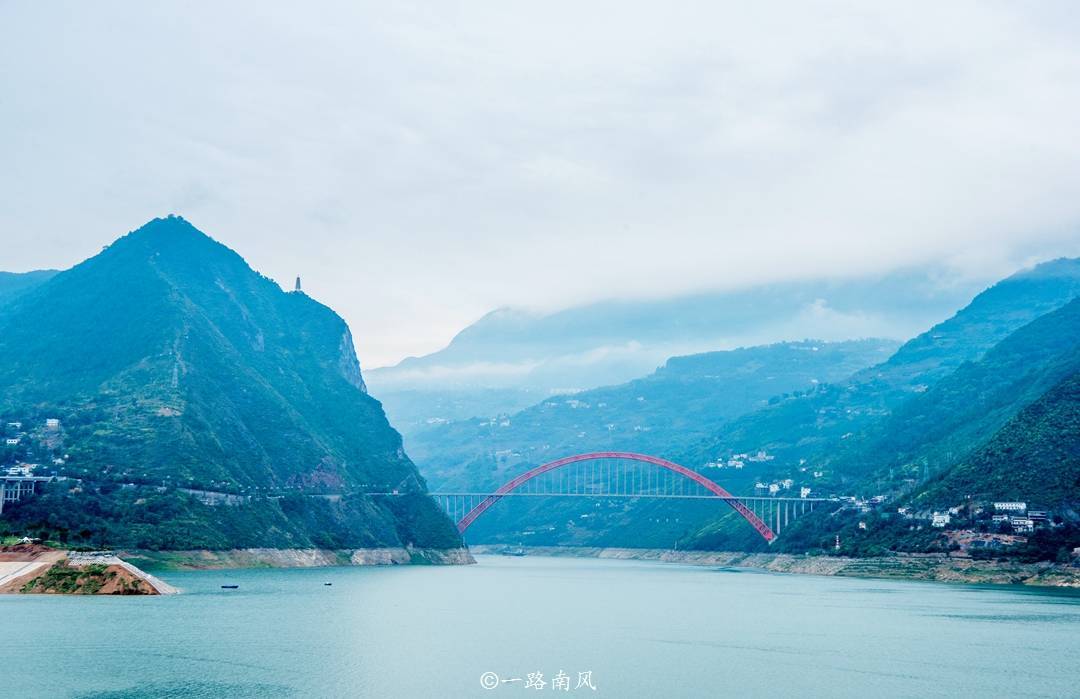 重庆有个传奇巫山县，历代文人留下古诗近五千首，总有一首你认识