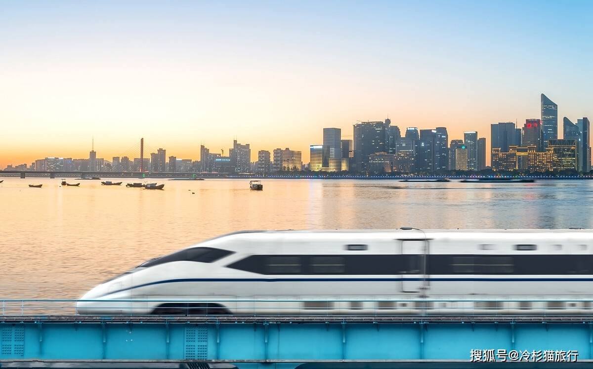 江南又一高铁开通，沿途串起5大绝美旅行地，你最想在哪站下车？