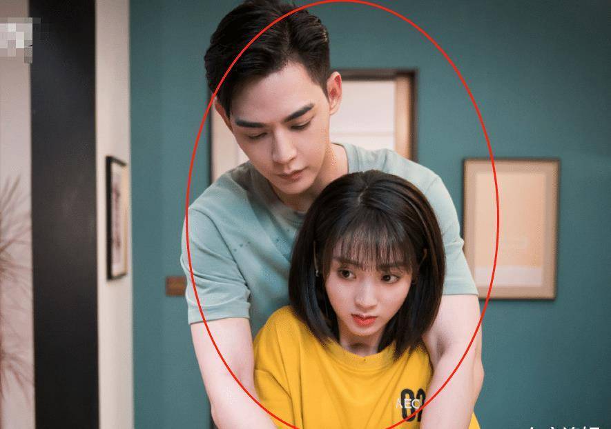 圈中要找到身高真正出众的男演员并不多,但是邢菲好像每一次都能合作