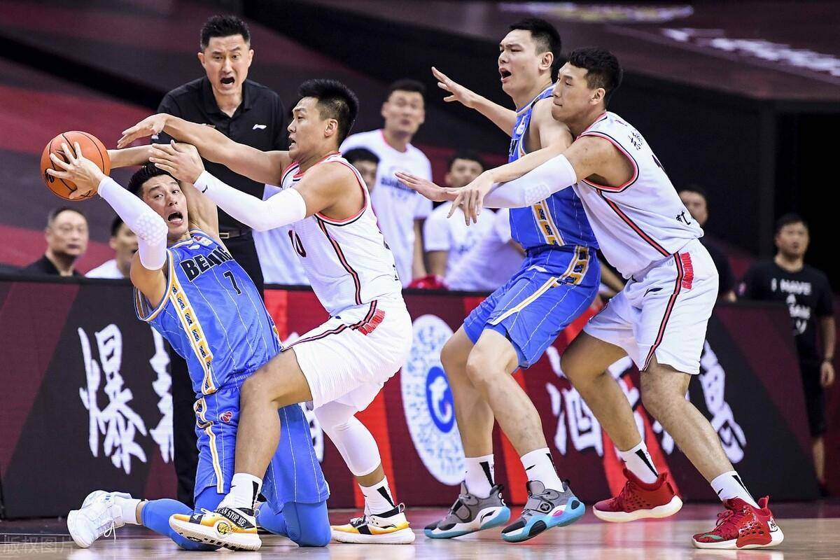 cba排名大乱辽篮一骑绝尘,北京首钢强势追赶,广东失误