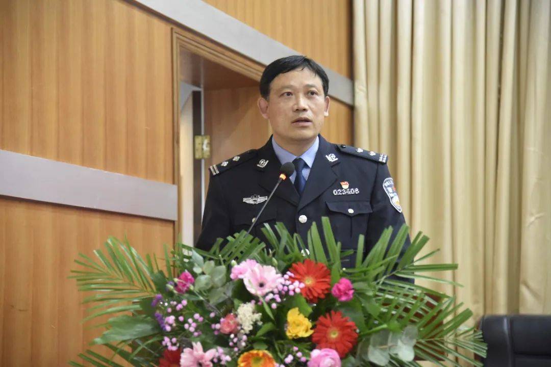 三尺服务台悠悠警民心