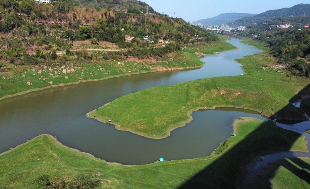 三峡库区重庆涪陵沿江秋景宜人