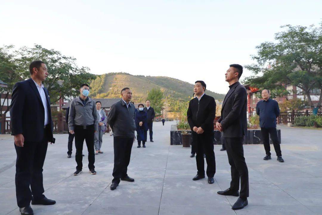 市政协副秘书长朱海,市政协提案委员会主任唐新华,县政协主席