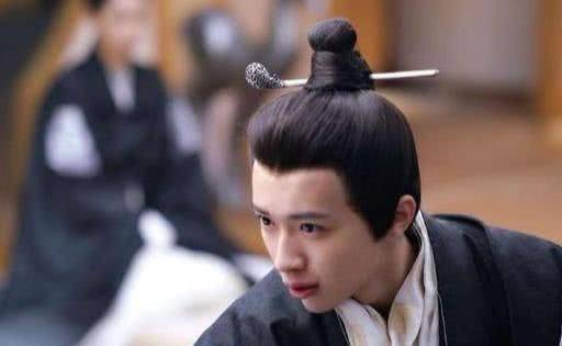 原创
为什么朱棣选择残疾长子为太子?为什么不选战功卓著的次子?