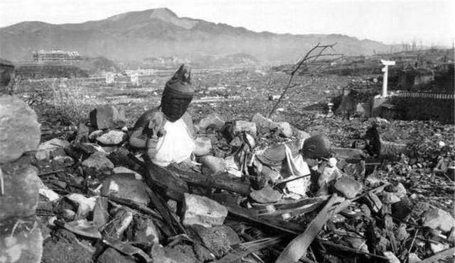 1945年广岛原子弹爆炸,6000度高温将人瞬间蒸发,活着比死亡痛苦_日本