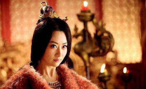 潘妃步步生莲花,美若天仙,在皇帝丈夫被杀时不肯改嫁,殉情自杀_萧宝卷