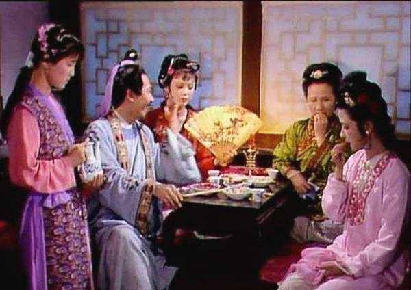 尤氏姐妹与贾珍父子素有聚麀之诮,这是贾敬死前