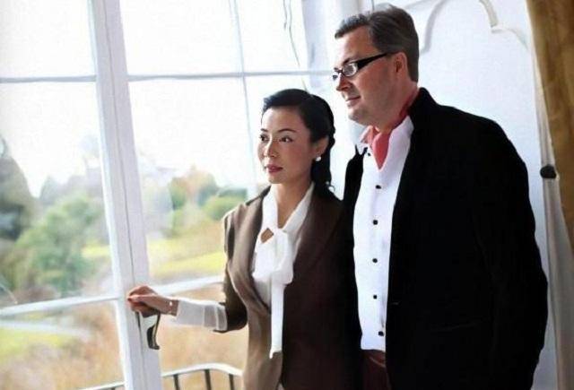 ���Ů�����������С�ӣ����ҳ�ʱ�ŷ��֣�����6ǧƽ��լ�� ...