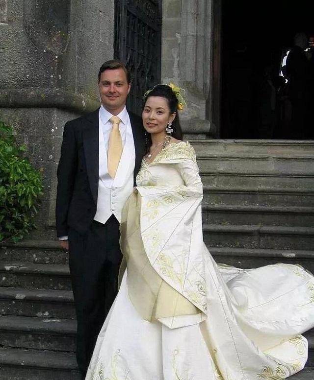 ���Ů�����������С�ӣ����ҳ�ʱ�ŷ��֣�����6ǧƽ��լ�� ...